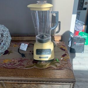 KitchenAid Yellow Vintage-Style Countertop Blender